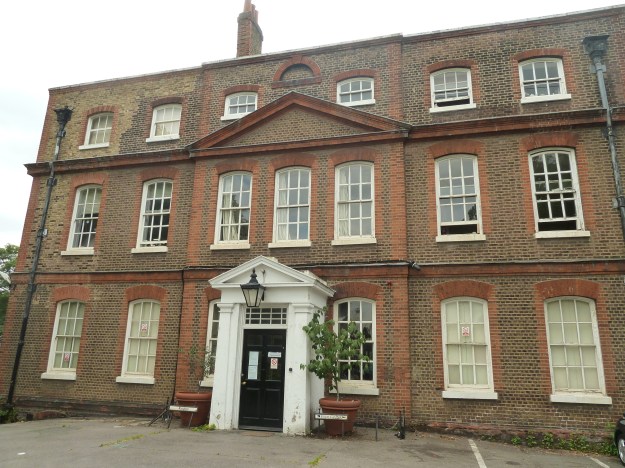 The front elevation of Chestnuts House, as of July 2013